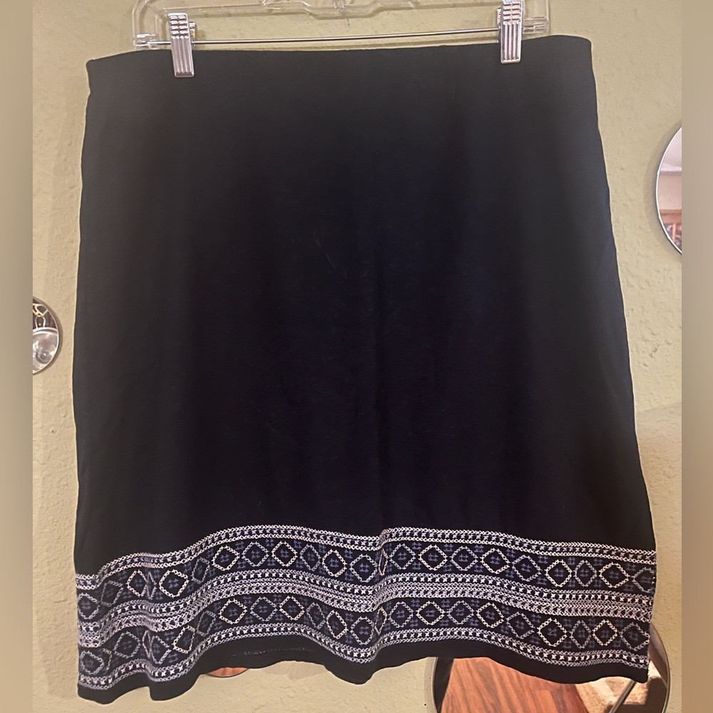 NWT J JILL denim like embroidered skirt